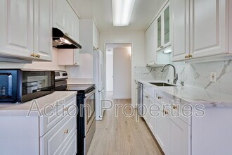 255 S Rengstorff Ave in Mountain View, CA - Foto de edificio - Building Photo