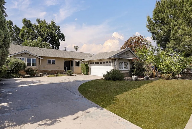 16057 Knapp St in North Hills, CA - Building Photo - Building Photo