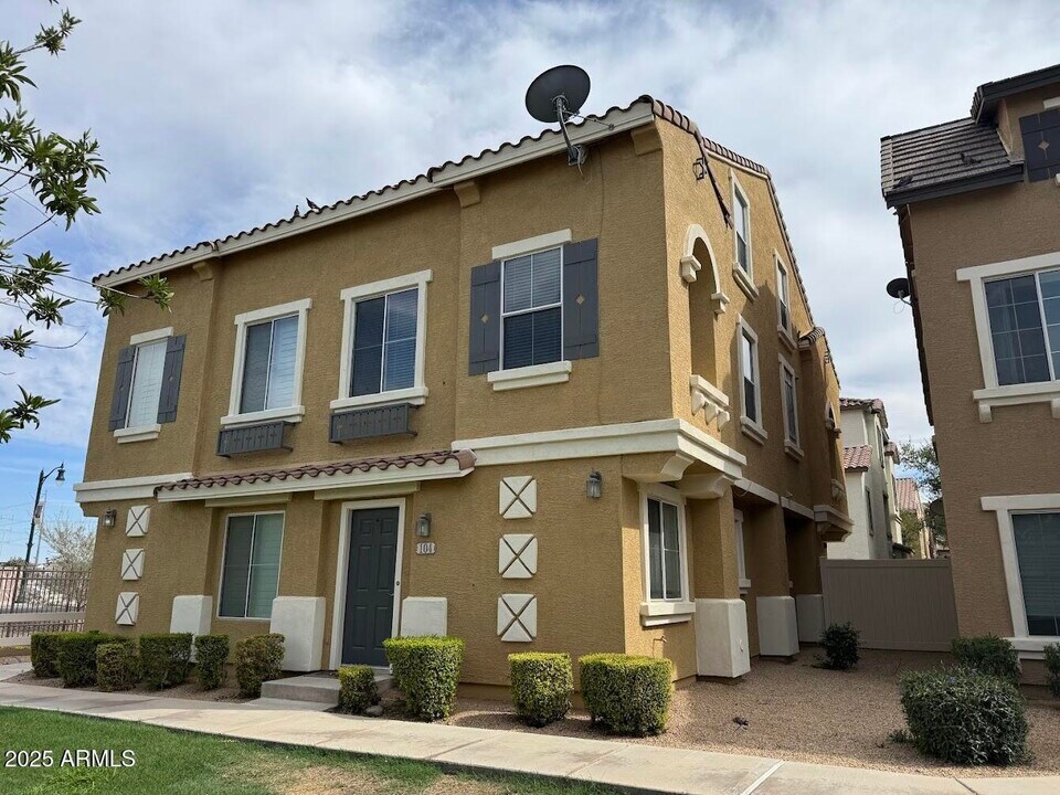 104 W Laurel Ct in Gilbert, AZ - Building Photo