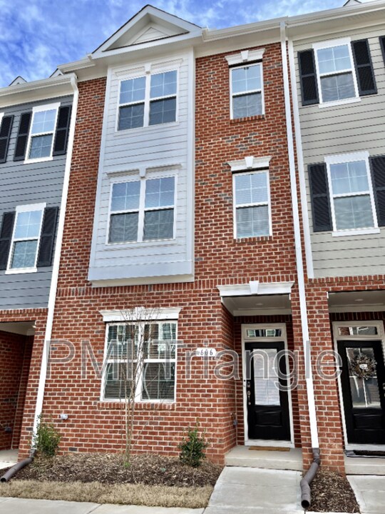 606 Gtwy Xing Ln in Wake Forest, NC - Building Photo
