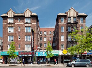 1,3,5 Post Avenue in New York, NY - Foto de edificio - Building Photo