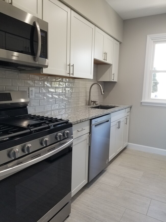 363 Highland St, Unit 365 Highland in Wyandotte, MI - Building Photo - Building Photo