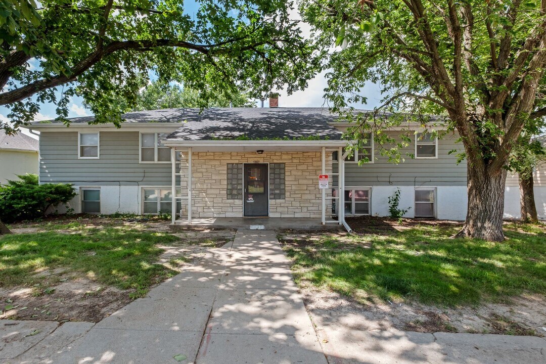 609 Oak St in Louisville, NE - Building Photo