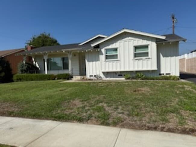 property at 257 E Benbow St