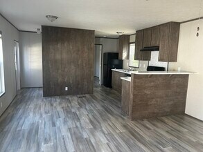 7519 Dorr St in Toledo, OH - Foto de edificio - Building Photo