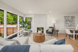 12715 Dayton Ave N in Seattle, WA - Building Photo - Building Photo