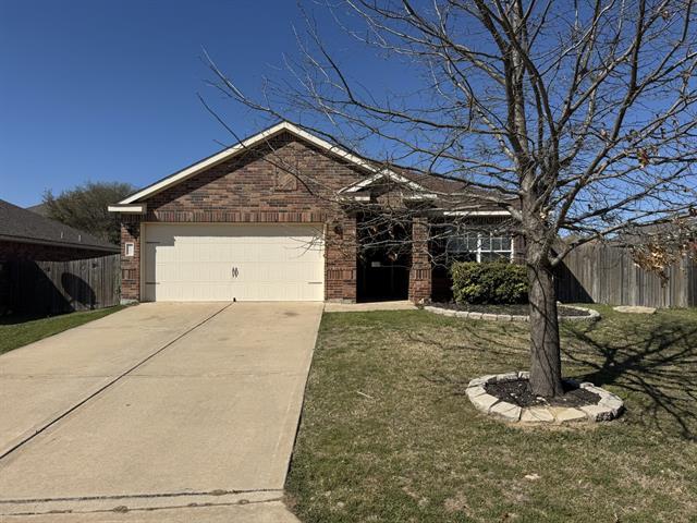 107 Cowpoke Ct in Newark, TX - Building Photo