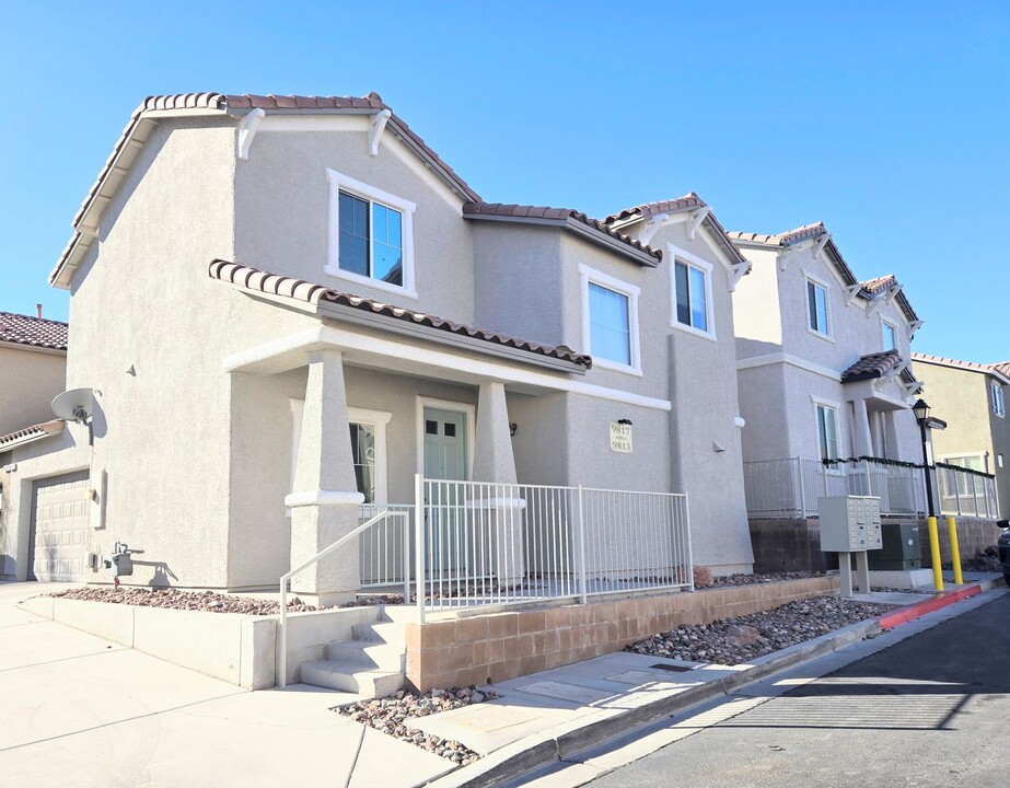 9817 Fountain Walk Ave in Las Vegas, NV - Building Photo