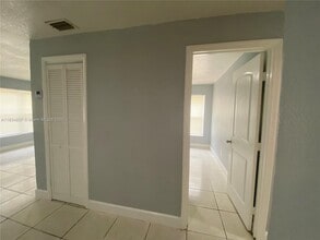 21134 NW 39th Ave in Miami Gardens, FL - Building Photo - Building Photo