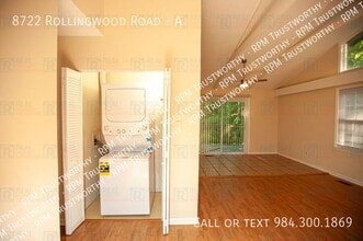 8722 Rollingwood Rd in Chapel Hill, NC - Building Photo - Building Photo