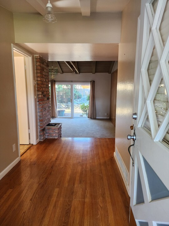 8675 Everglade Dr in Sacramento, CA - Building Photo