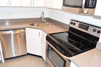 219 E 69th St in New York, NY - Building Photo - Building Photo
