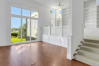 155 Pear Tree Point Rd in Darien, CT - Building Photo - Building Photo
