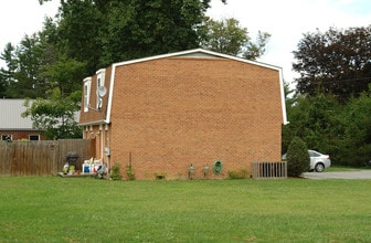 309 Seneca Trl in Ronceverte, WV - Foto de edificio - Building Photo