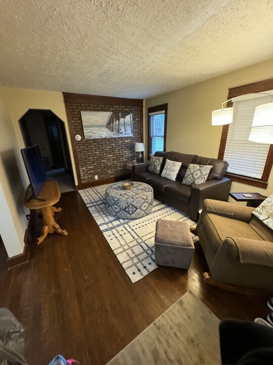 2730 S Hacker Rd in Brighton, MI - Building Photo