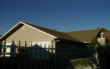 Sierra Estates in Fresno, CA - Building Photo - Building Photo