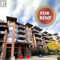 733 3rd St W in North Vancouver, BC - Building Photo