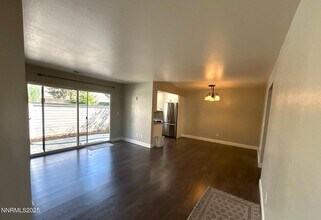 2671 Sycamore Glen Dr in Sparks, NV - Building Photo - Building Photo