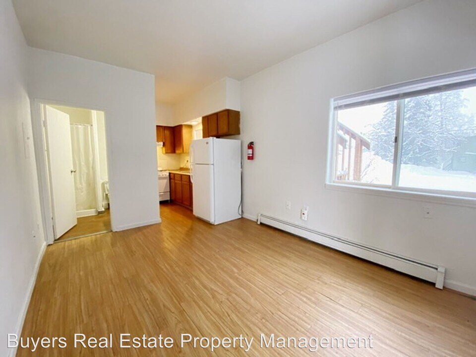 3901 Northwood Dr in Anchorage, AK - Foto de edificio