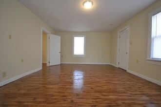 3 Bed 2 Bath Home in Bolivar! Call Quick! in Bolivar, MO - Building Photo - Building Photo