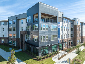 Evoke Living at Eastland Yards in Charlotte, NC - Foto de edificio - Building Photo