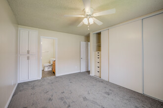 University Village Apartments in Riverside, CA - Foto de edificio - Interior Photo