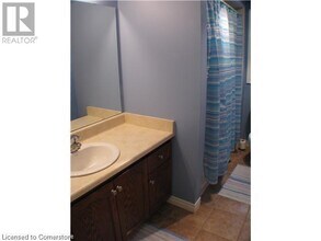 11 Saybrook Gardens in Hamilton, ON - Building Photo - Building Photo
