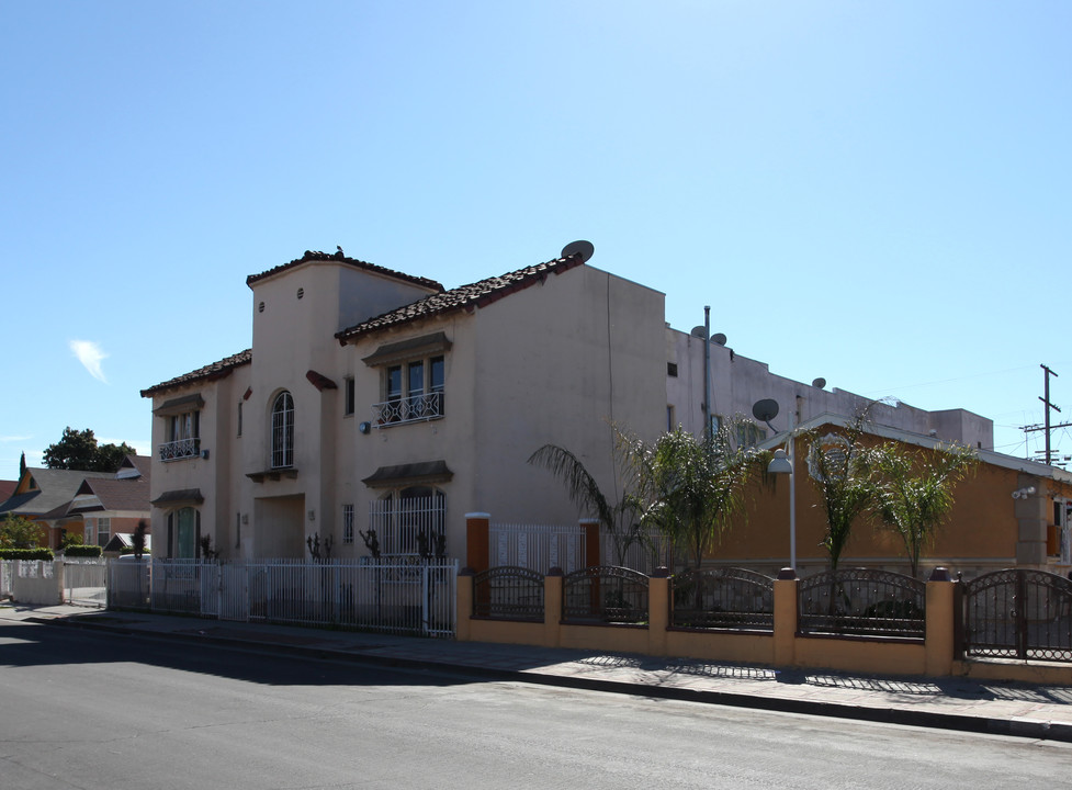 936 E 24th St in Los Angeles, CA - Building Photo