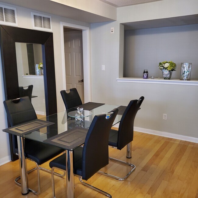 784 Neighbourhood Cir in Mississauga, ON - Building Photo - Building Photo