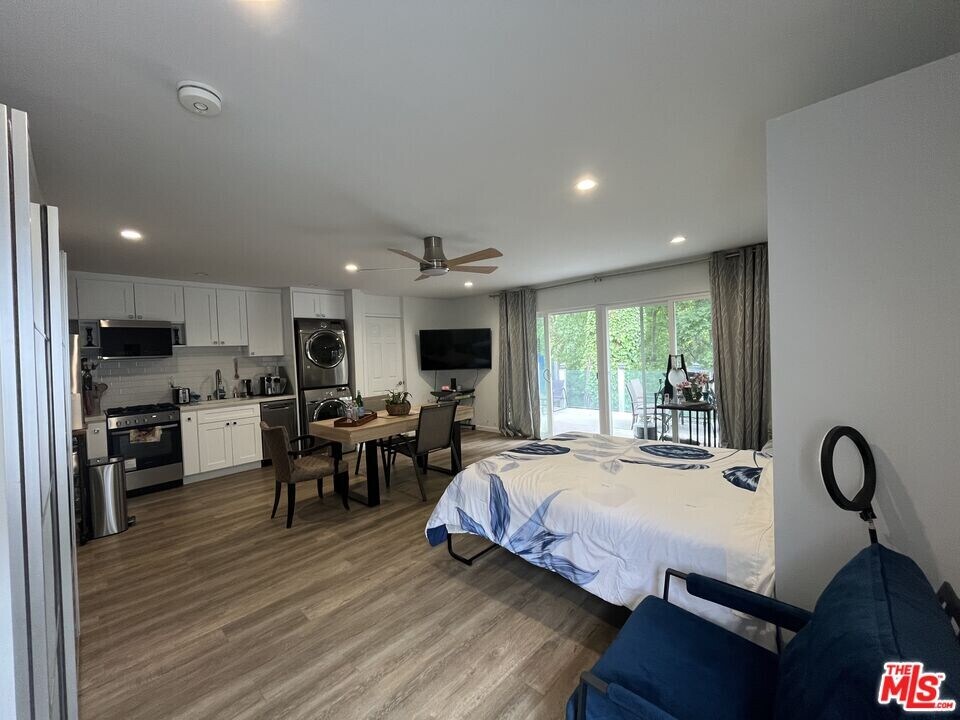 3708 Woodcliff Rd in Los Angeles, CA - Building Photo