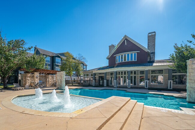 Retreat at Lakeside in Houston, TX - Building Photo - Building Photo