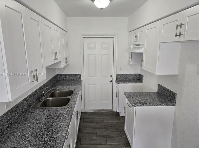 10380 SW 173rd St in Miami, FL - Building Photo - Building Photo