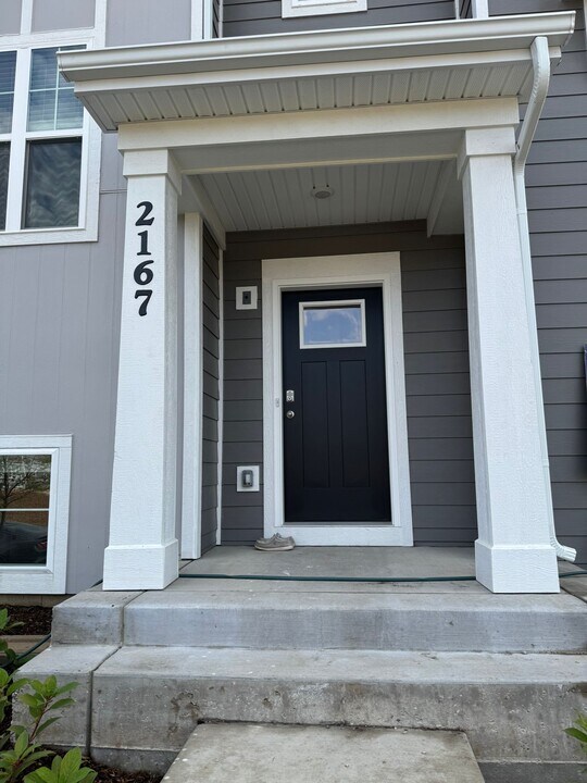 2167 Yellowstone Blvd in Mundelein, IL - Foto de edificio