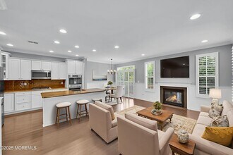 308 Princeton Court in Shrewsbury, NJ - Building Photo - Building Photo