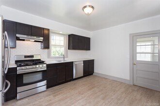 75 12th Ave in Sea Cliff, NY - Building Photo - Building Photo