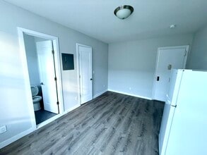 241 E Broadway, Unit 2M in Long Beach, NY - Building Photo - Building Photo