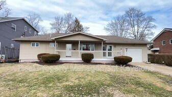 1038 Ohio Ave in Monaca, PA - Building Photo