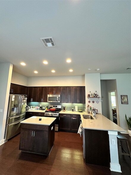 8021 Izetta Ln in Austin, TX - Foto de edificio - Building Photo