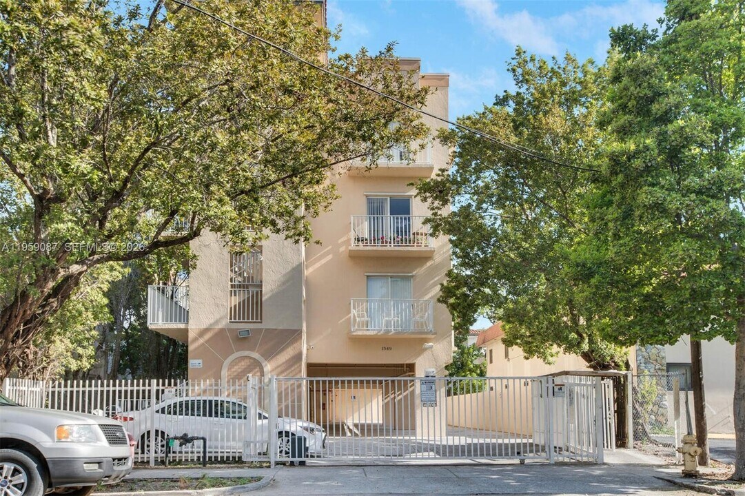 1349 SW 3rd St in Miami, FL - Foto de edificio