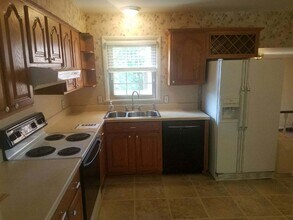 9806 Mary Dell Ln in Louisville, KY - Building Photo - Building Photo