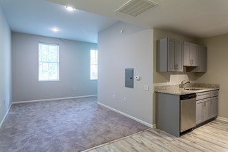 Hampton West in Charleston, SC - Building Photo - Interior Photo