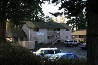 Suncrest Apartments in Bremerton, WA - Building Photo - Building Photo