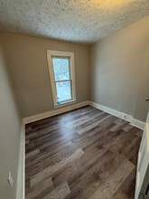831 S Lawn Ave in Coshocton, OH - Building Photo - Building Photo