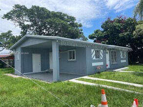 11751 SW 190th Terrace in Miami, FL - Foto de edificio - Building Photo