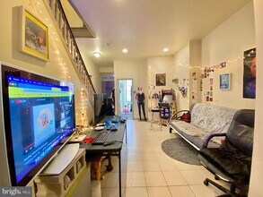 2037 N Carlisle St in Philadelphia, PA - Building Photo - Building Photo