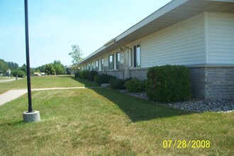 Knollwood Square Apartments in Annandale, MN - Building Photo - Building Photo