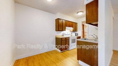 7373 W Florida Ave in Lakewood, CO - Foto de edificio - Building Photo