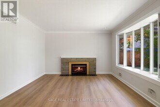 80 Ravenscrest Dr in Toronto, ON - Building Photo - Building Photo