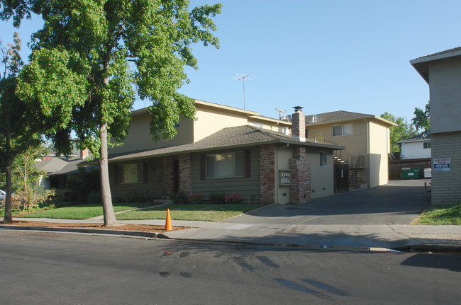 171 Hollis Avenue in Campbell, CA - Building Photo - Building Photo