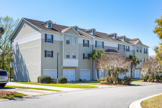 4600 N Palmview Cir in North Charleston, SC - Foto de edificio - Building Photo